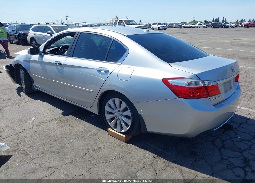 2013 HONDA ACCORD VIN: 1HGCR2F83DA121487