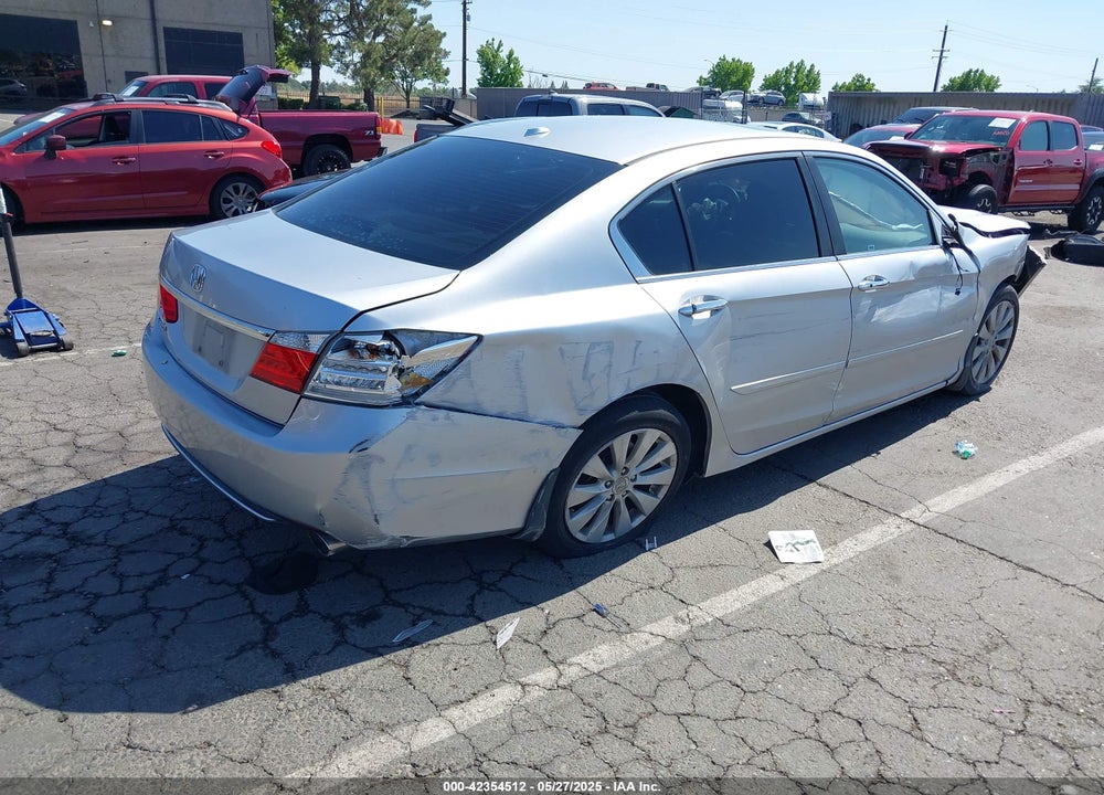 2013 HONDA ACCORD VIN: 1HGCR2F83DA121487