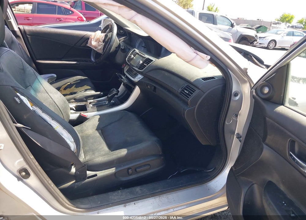 2013 HONDA ACCORD VIN: 1HGCR2F83DA121487