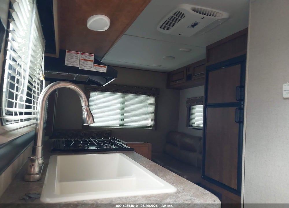 2018 CROSSROADS Z-1 211RD VIN: 4YDT2112XJS370498