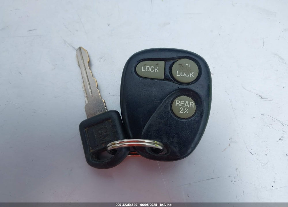 1999 CHEVROLET SUBURBAN 1500 LT VIN: 3GNFK16R2XG181597