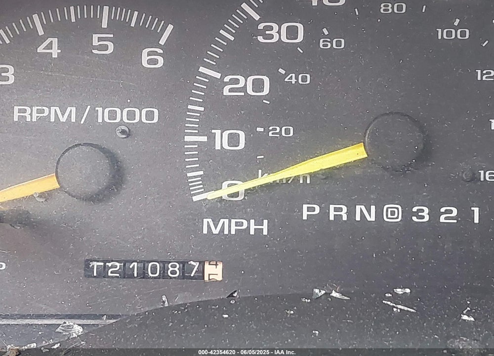 1999 CHEVROLET SUBURBAN 1500 LT VIN: 3GNFK16R2XG181597
