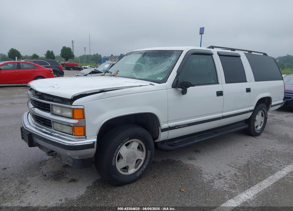 1999 CHEVROLET SUBURBAN 1500 LT VIN: 3GNFK16R2XG181597