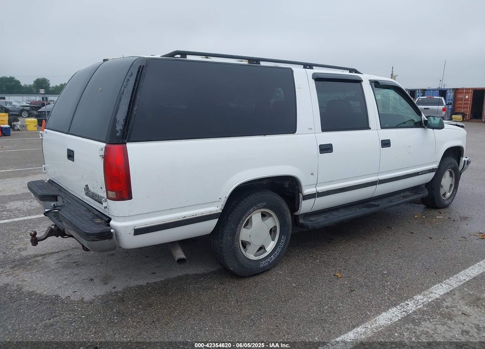 1999 CHEVROLET SUBURBAN 1500 LT VIN: 3GNFK16R2XG181597