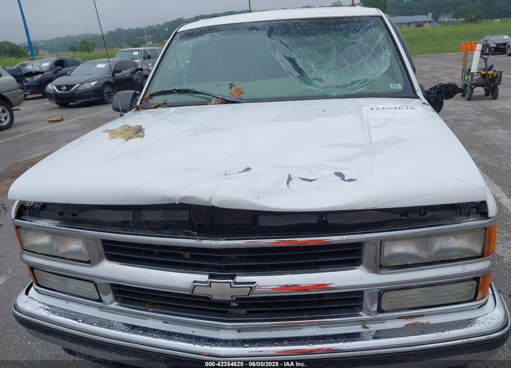 1999 CHEVROLET SUBURBAN 1500 LT VIN: 3GNFK16R2XG181597