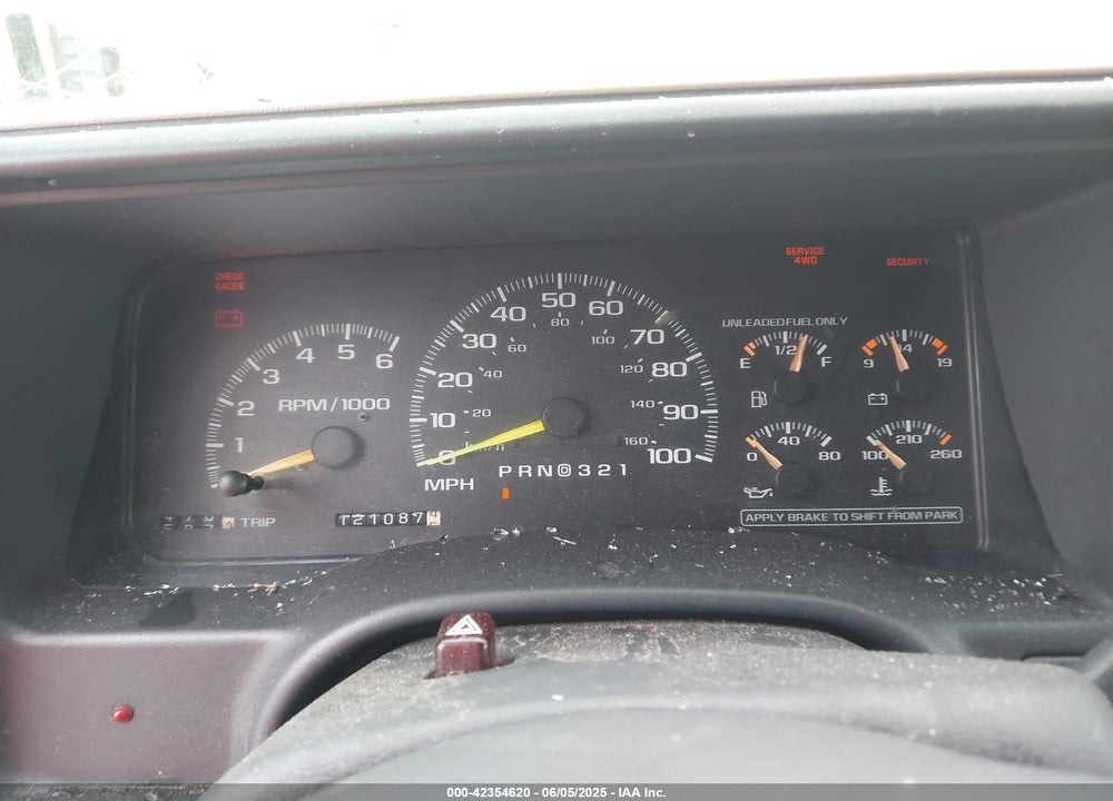 1999 CHEVROLET SUBURBAN 1500 LT VIN: 3GNFK16R2XG181597
