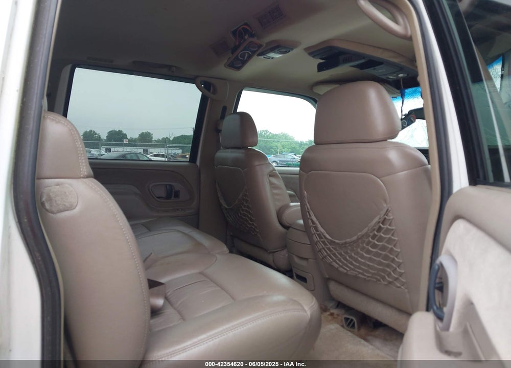 1999 CHEVROLET SUBURBAN 1500 LT VIN: 3GNFK16R2XG181597