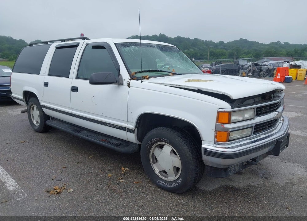1999 CHEVROLET SUBURBAN 1500 LT VIN: 3GNFK16R2XG181597
