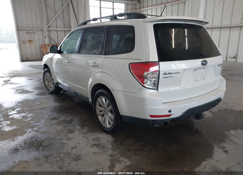 2011 SUBARU FORESTER 2.5X PREMIUM VIN: JF2SHADC1BH717637