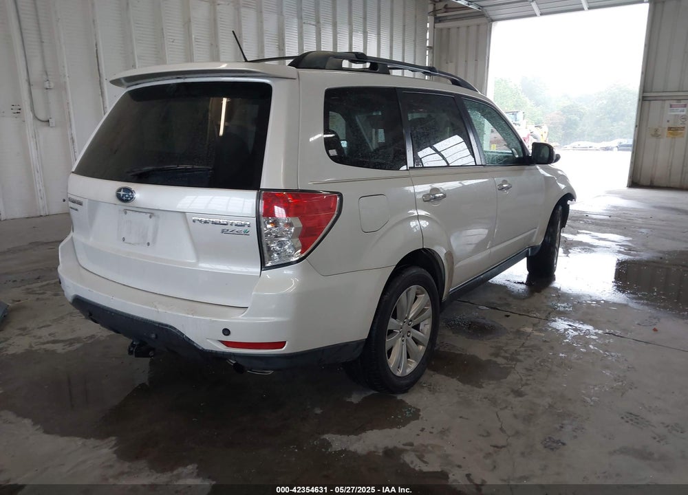 2011 SUBARU FORESTER 2.5X PREMIUM VIN: JF2SHADC1BH717637