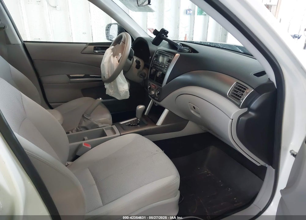 2011 SUBARU FORESTER 2.5X PREMIUM VIN: JF2SHADC1BH717637