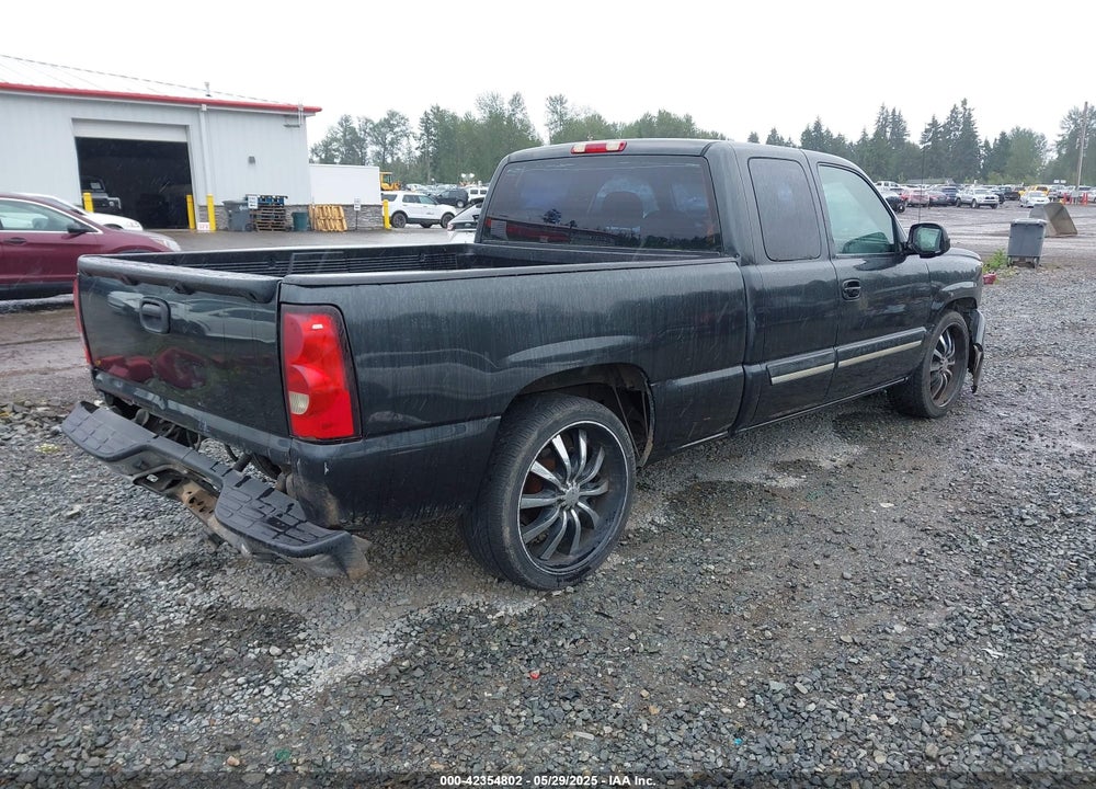 2004 CHEVROLET SILVERADO 1500 LS VIN: 2GCEC19V041138875