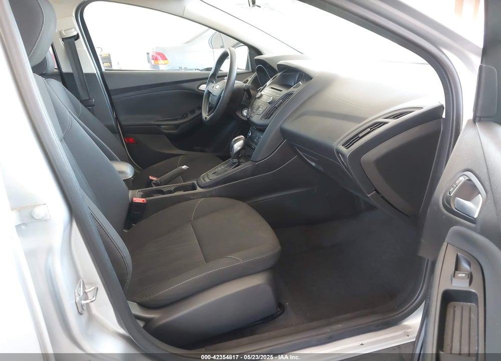 2016 FORD FOCUS VIN: 1FADP3F27GL338923
