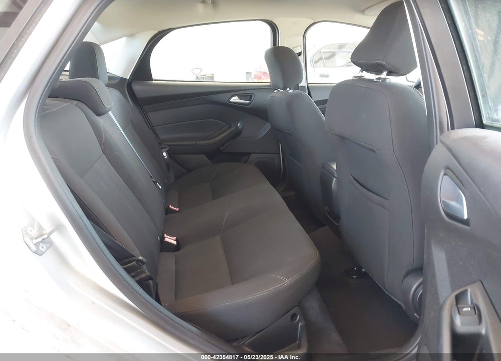 2016 FORD FOCUS VIN: 1FADP3F27GL338923