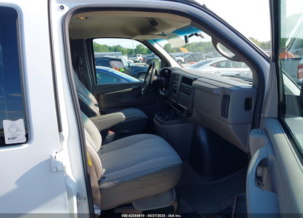 2005 CHEVROLET EXPRESS VIN: 1GAHG39UX51132926