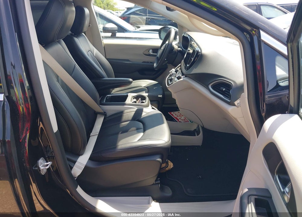 2024 CHRYSLER PACIFICA TOURING L VIN: 2C4RC1BG8RR179678