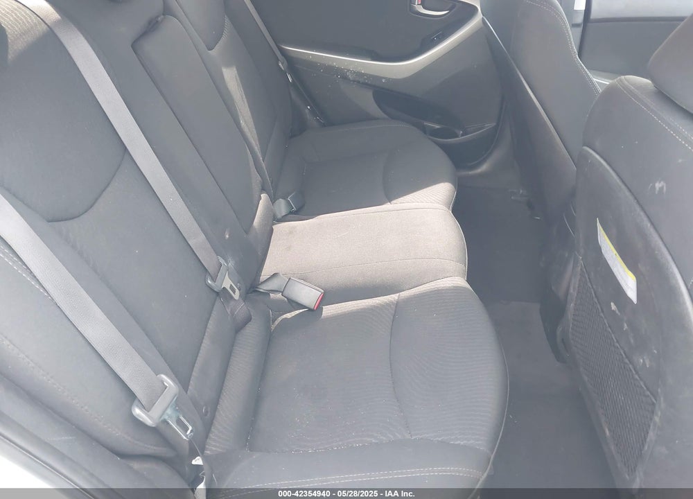 2015 HYUNDAI ELANTRA SE VIN: 5NPDH4AE9FH584650
