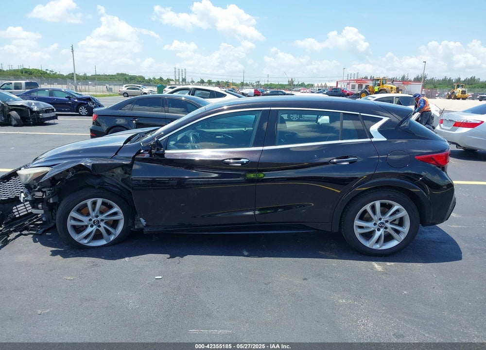 2017 INFINITI QX30 VIN: SJKCH5CP5HA016631
