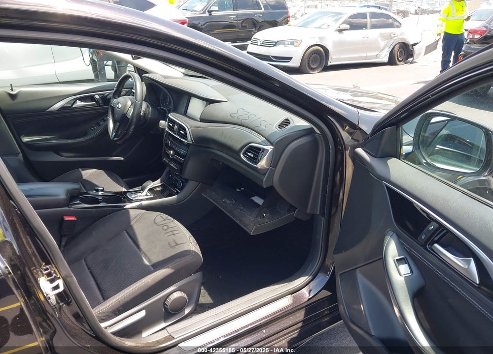 2017 INFINITI QX30 VIN: SJKCH5CP5HA016631