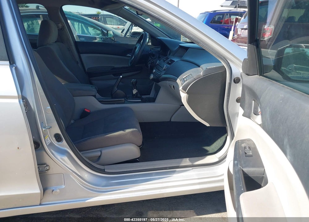 2011 HONDA ACCORD 2.4 LX VIN: 1HGCP2E31BA009277
