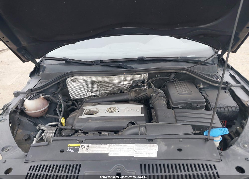 2015 VOLKSWAGEN TIGUAN S VIN: WVGBV7AX6FW575879