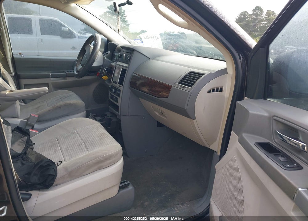 2010 CHRYSLER TOWN & COUNTRY VIN: 2A4RR2D1XAR391221