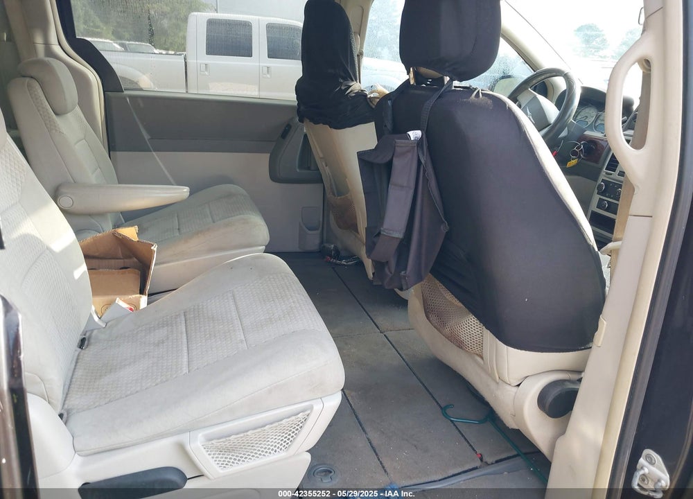 2010 CHRYSLER TOWN & COUNTRY VIN: 2A4RR2D1XAR391221