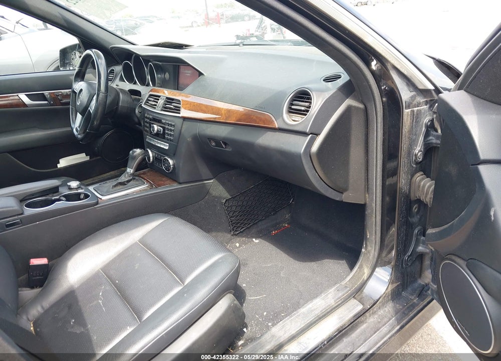 2014 MERCEDES-BENZ C CLASS VIN: WDDGF8ABXER313044