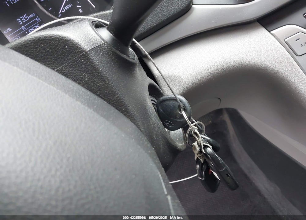 2017 HYUNDAI ELANTRA VIN: 5NPD84LF1HH011377