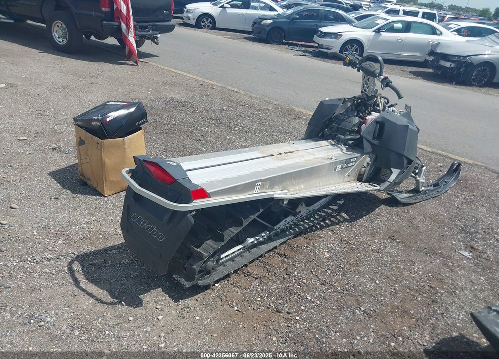 2011 SKI DOO SNOWMOBILE VIN: 2BPSCTBB4BV0000Z0