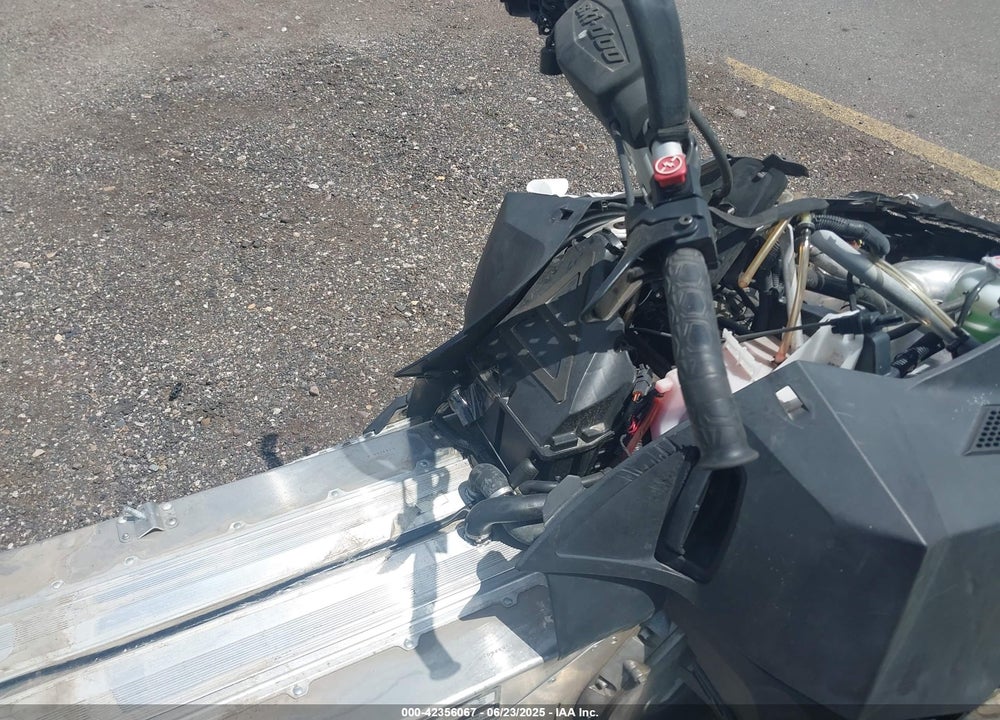 2011 SKI DOO SNOWMOBILE VIN: 2BPSCTBB4BV0000Z0