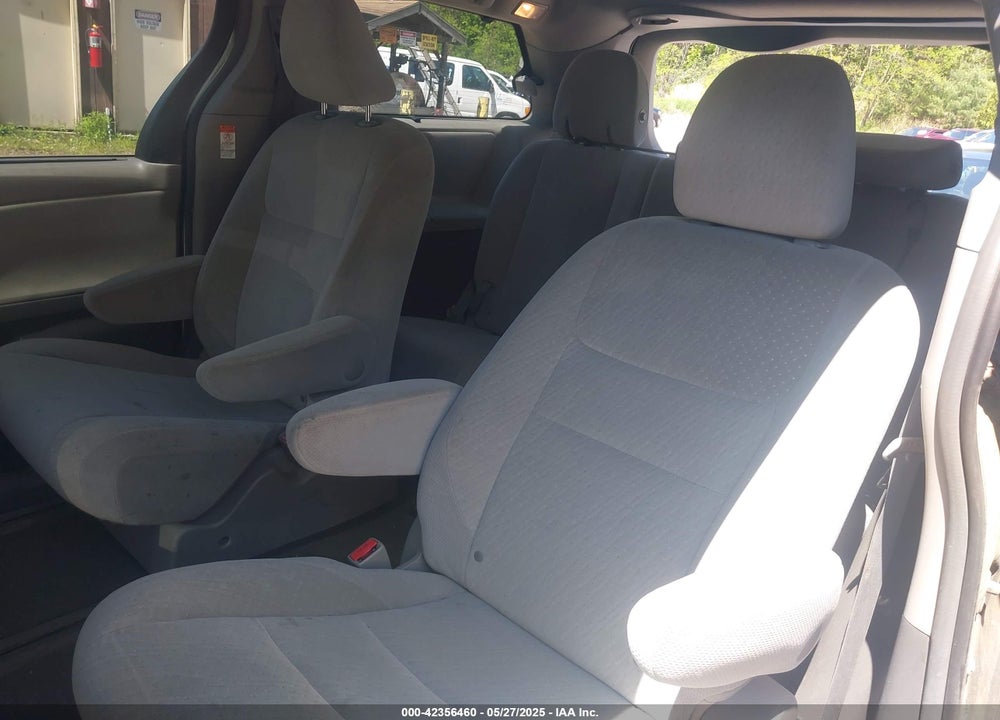 2015 TOYOTA SIENNA LE 7 PASSENGER VIN: 5TDJK3DC0FS125574