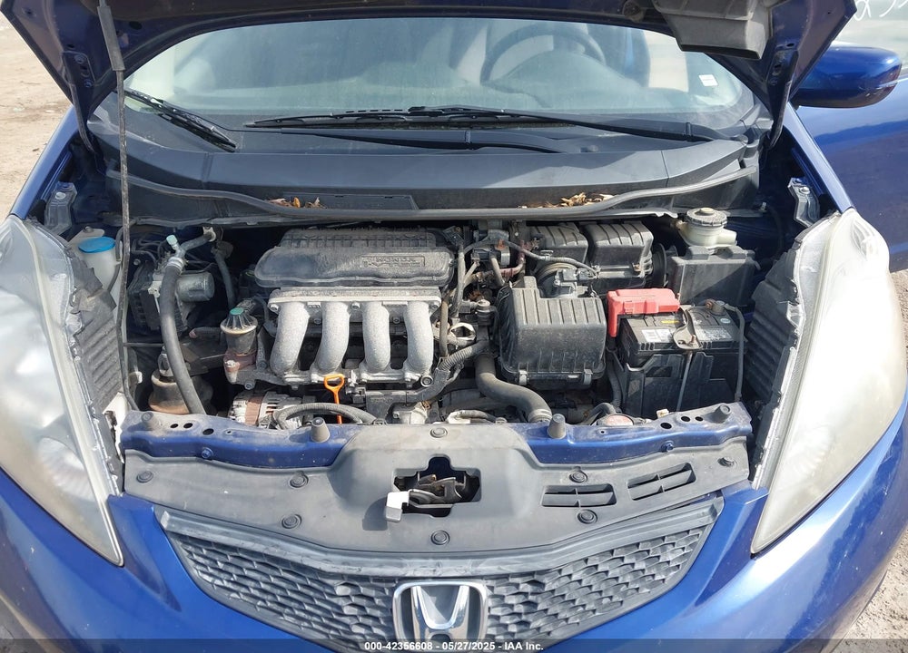2013 HONDA FIT VIN: JHMGE8H32DC046557