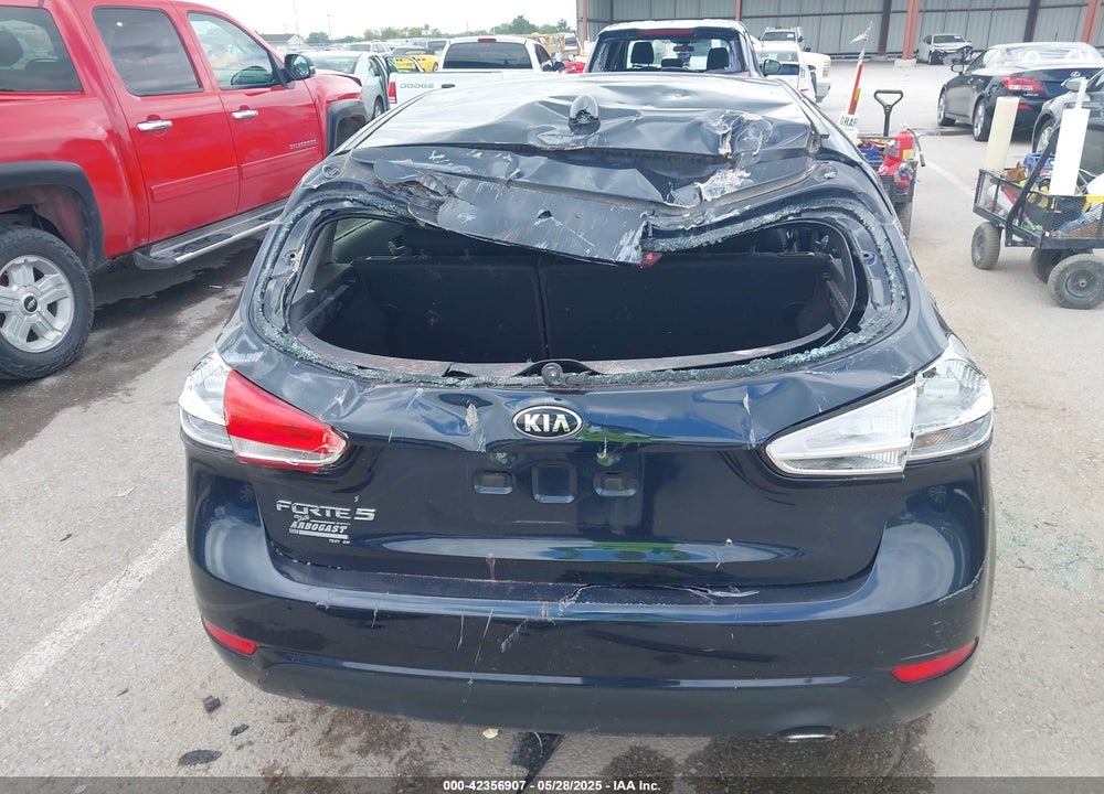 2017 KIA FORTE VIN: KNAFK5A85H5693522
