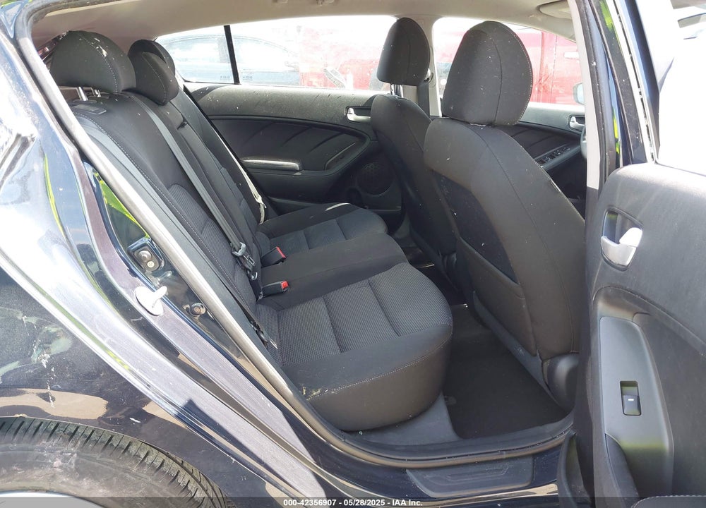 2017 KIA FORTE VIN: KNAFK5A85H5693522