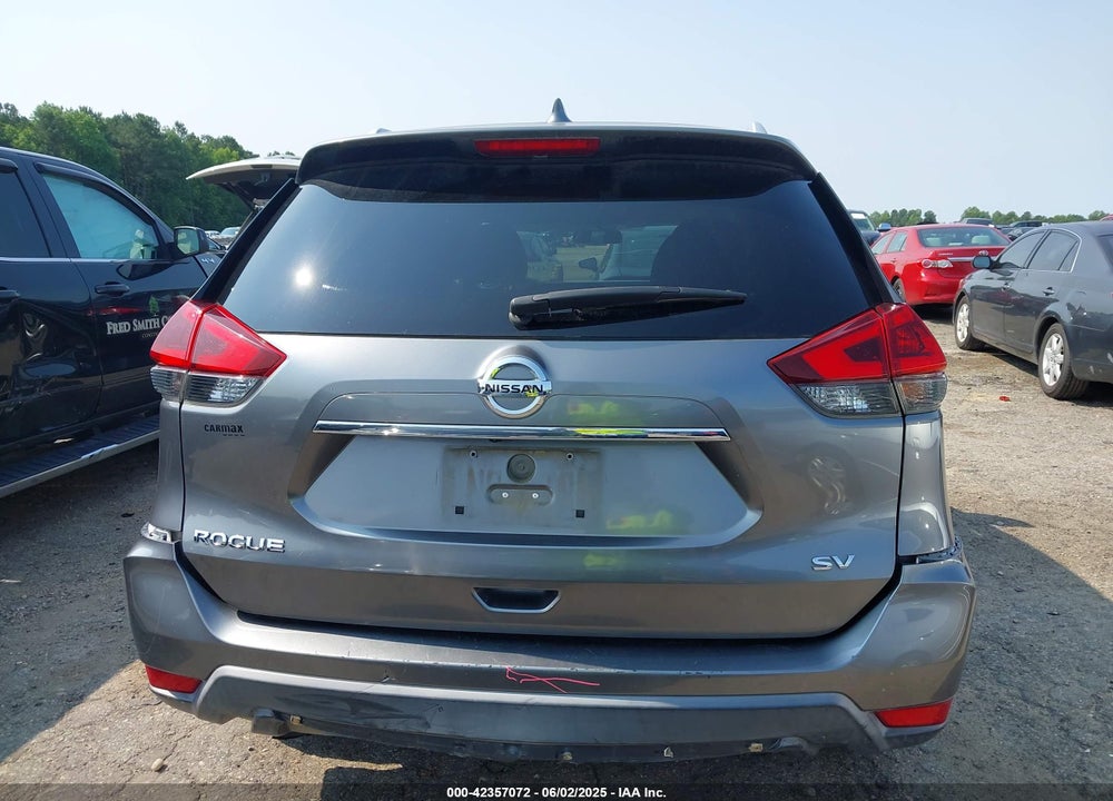 2018 NISSAN ROGUE SV VIN: KNMAT2MT4JP585640