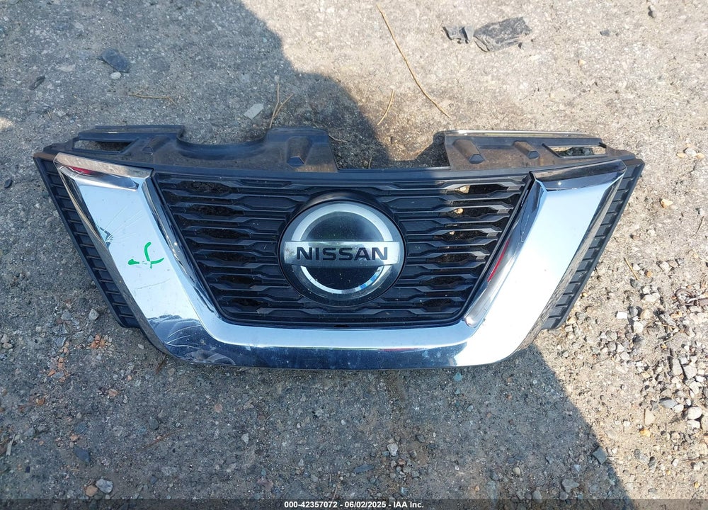 2018 NISSAN ROGUE SV VIN: KNMAT2MT4JP585640