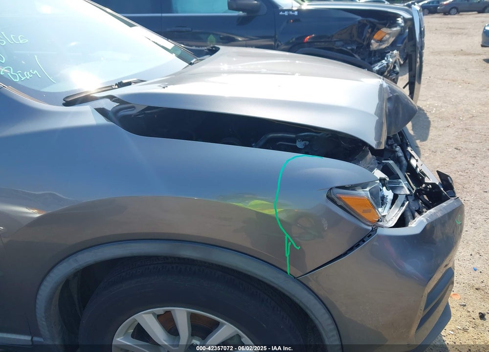 2018 NISSAN ROGUE SV VIN: KNMAT2MT4JP585640