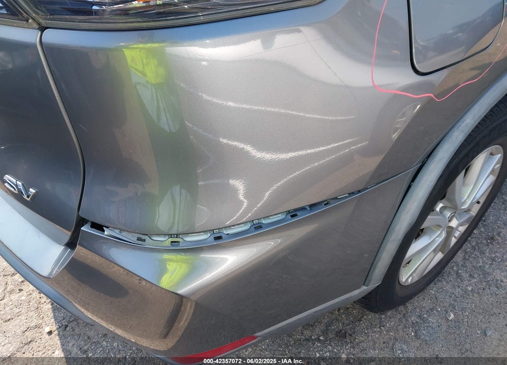 2018 NISSAN ROGUE SV VIN: KNMAT2MT4JP585640