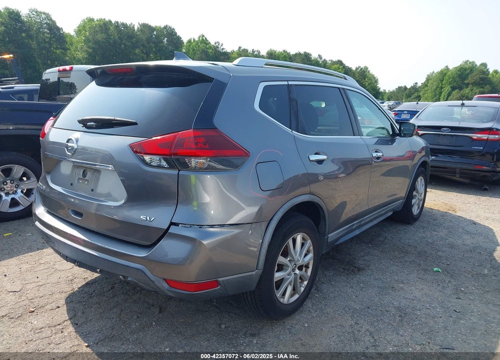 2018 NISSAN ROGUE SV VIN: KNMAT2MT4JP585640