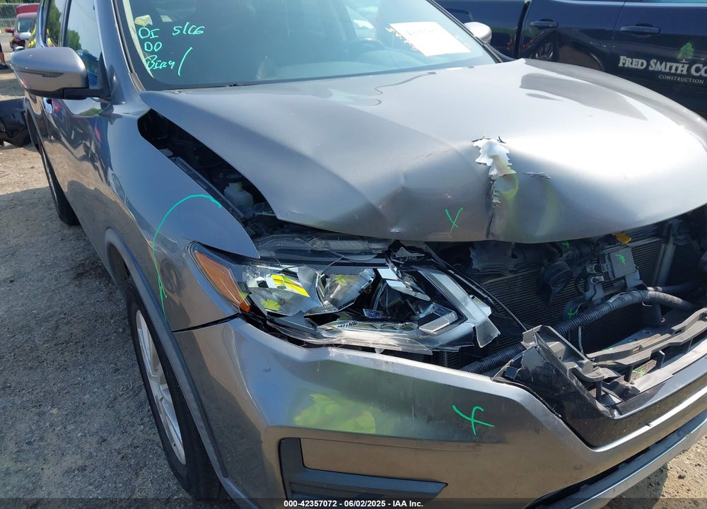2018 NISSAN ROGUE SV VIN: KNMAT2MT4JP585640