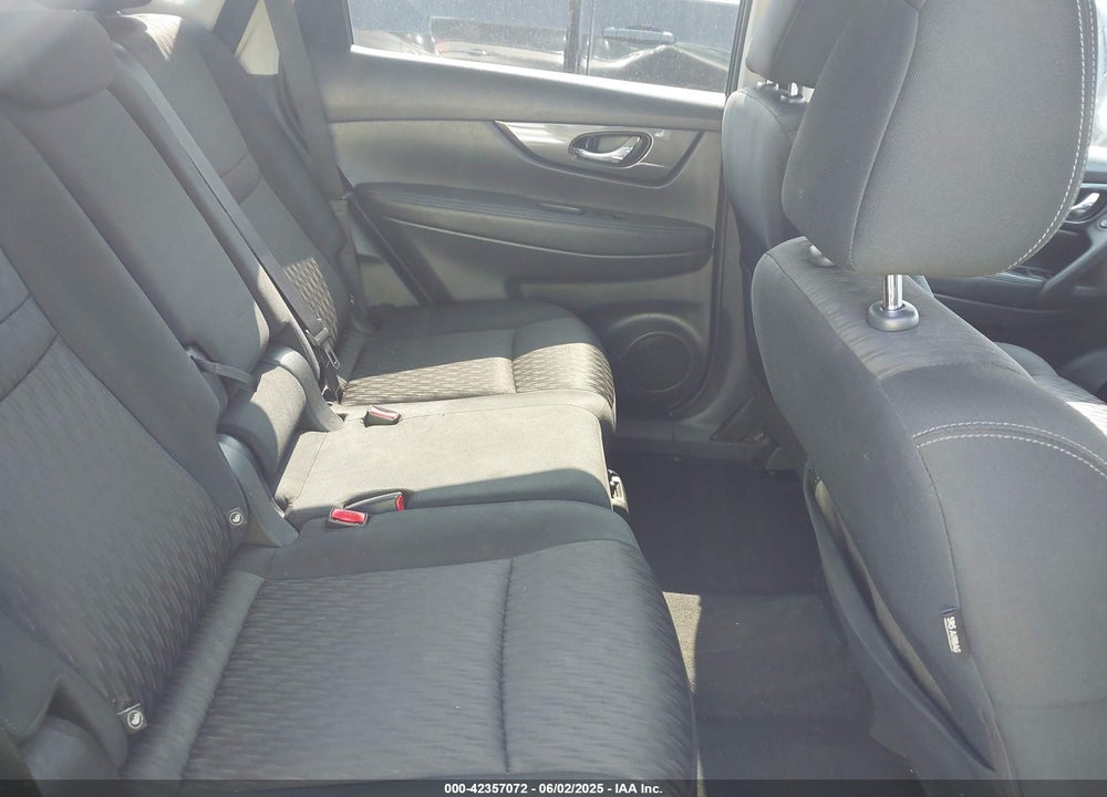 2018 NISSAN ROGUE SV VIN: KNMAT2MT4JP585640