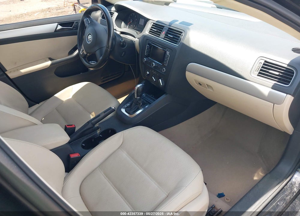 2011 VOLKSWAGEN JETTA VIN: 3VWLX7AJ0BM325091