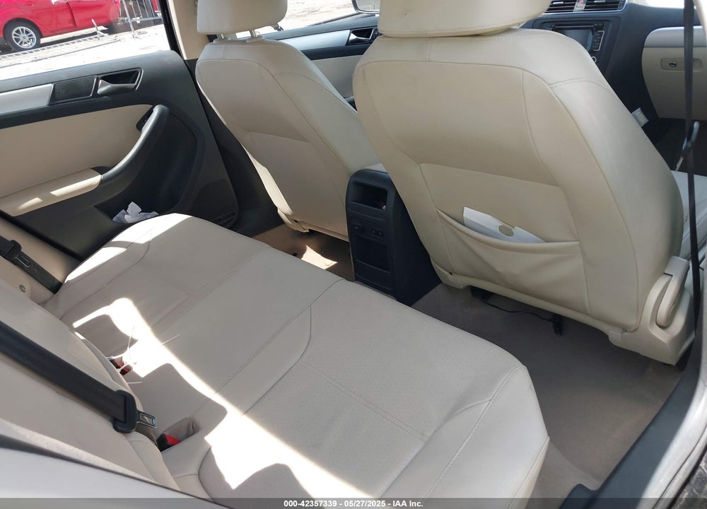 2011 VOLKSWAGEN JETTA VIN: 3VWLX7AJ0BM325091