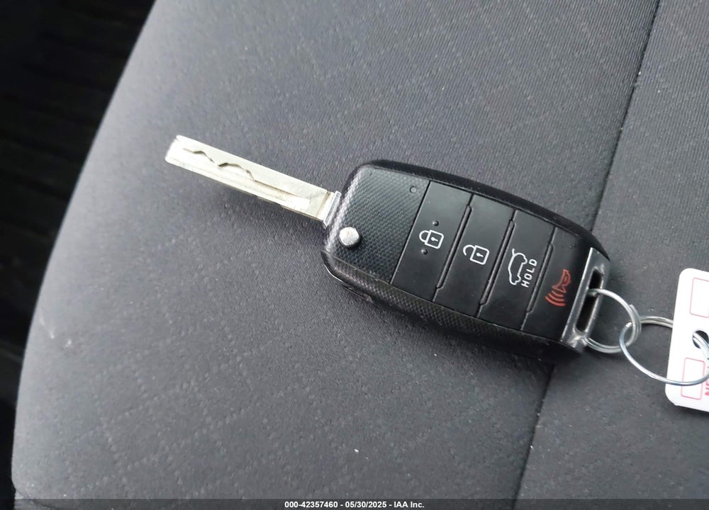 2016 KIA SORENTO VIN: 5XYPG4A34GG173812