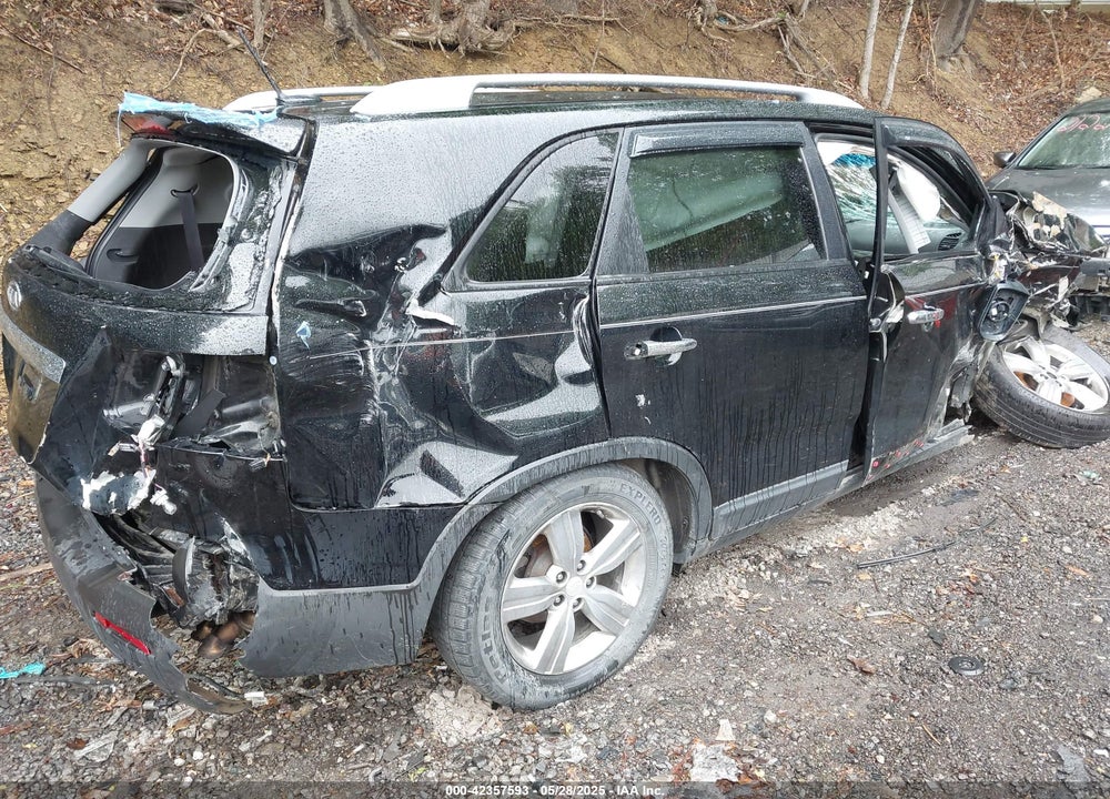 2013 KIA SORENTO VIN: 5XYKUDA69DG366837