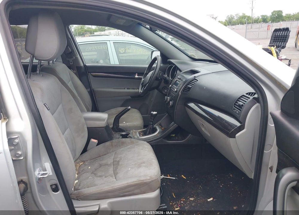2011 KIA SORENTO VIN: 5XYKT3A19BG145995