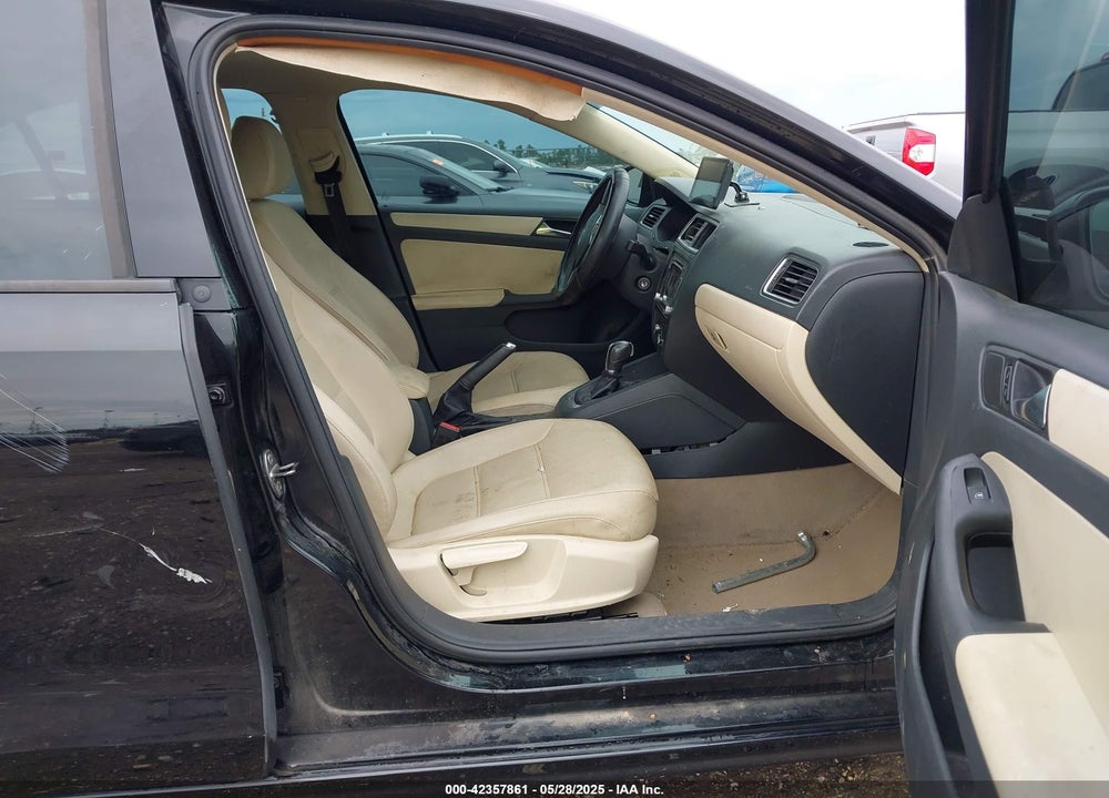 2011 VOLKSWAGEN JETTA 2.5L SE VIN: 3VWDZ7AJ6BM317592