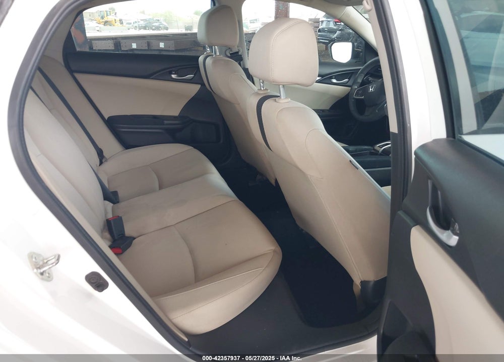 2018 HONDA CIVIC VIN: 2HGFC2F57JH591183
