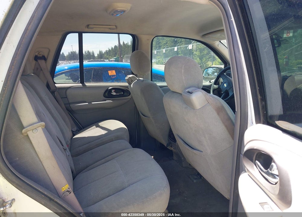 2005 CHEVROLET TRAILBLAZER LS VIN: 1GNDT13S552352974